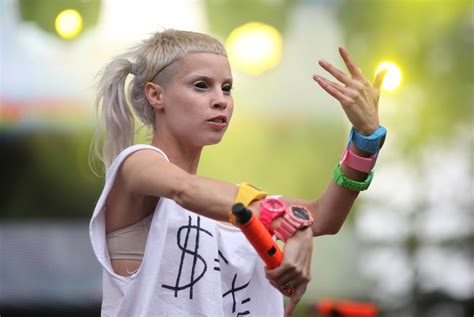 yolandi die antwoord age.